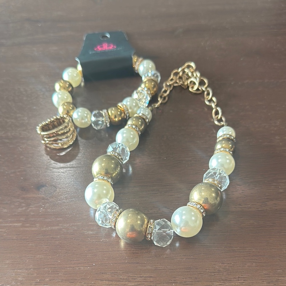Elegant Gold and Cream Necklace Set
